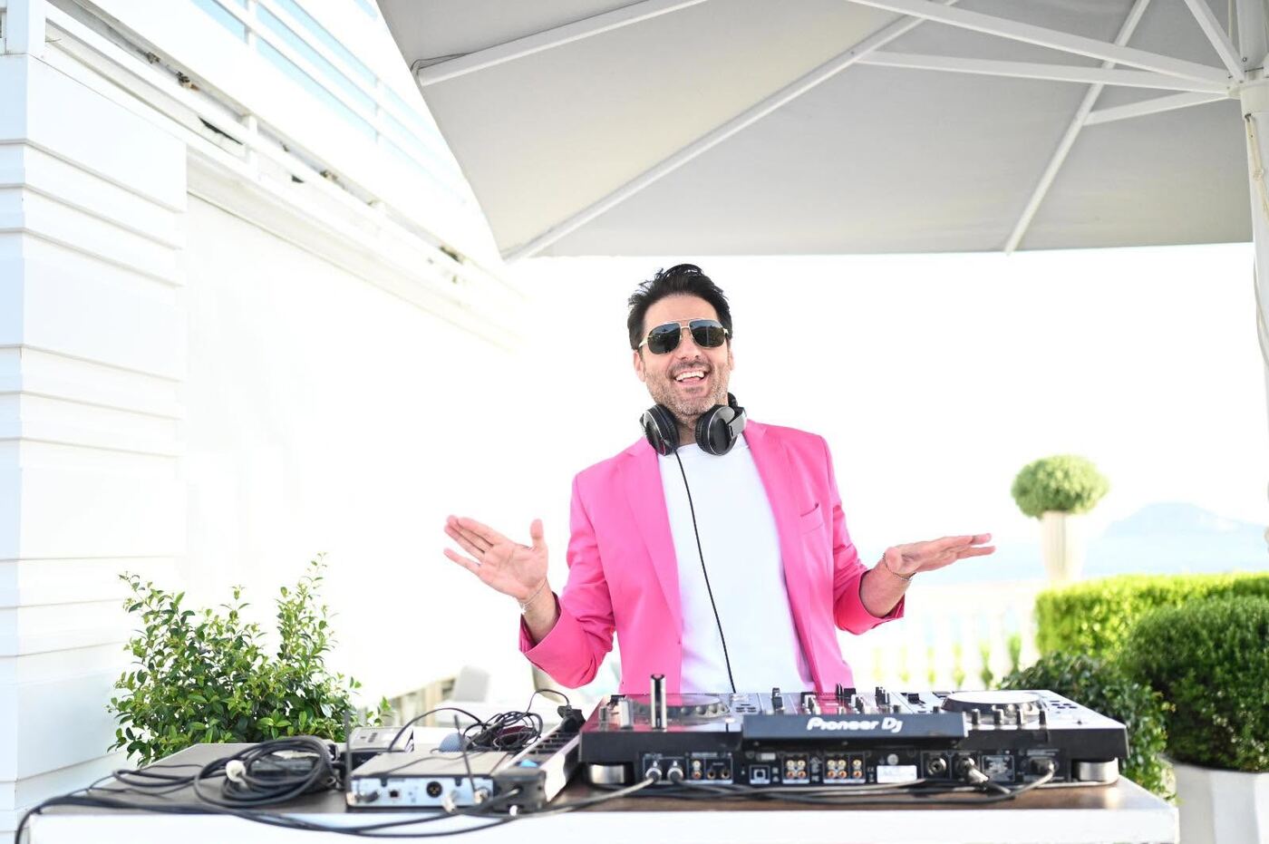 Lisio in giacca rosa