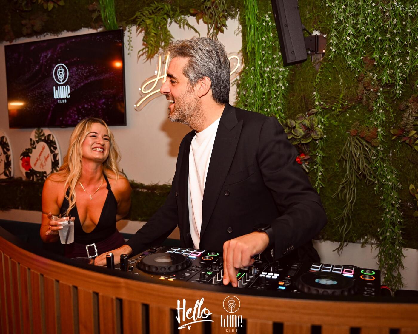Lisio sorride in consolle